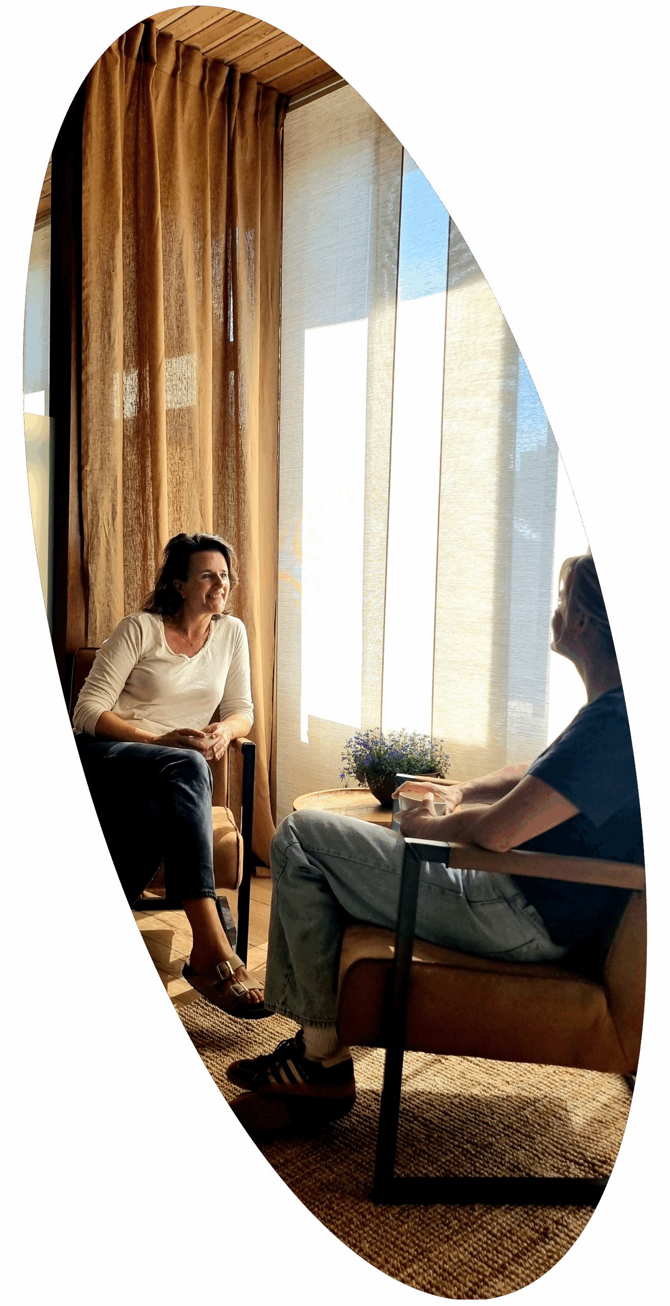 Ovaal gesprek Eva Haptotherapie Lochem